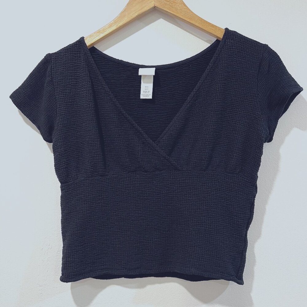H&M Black Textured V-Neck Crop Top Size S